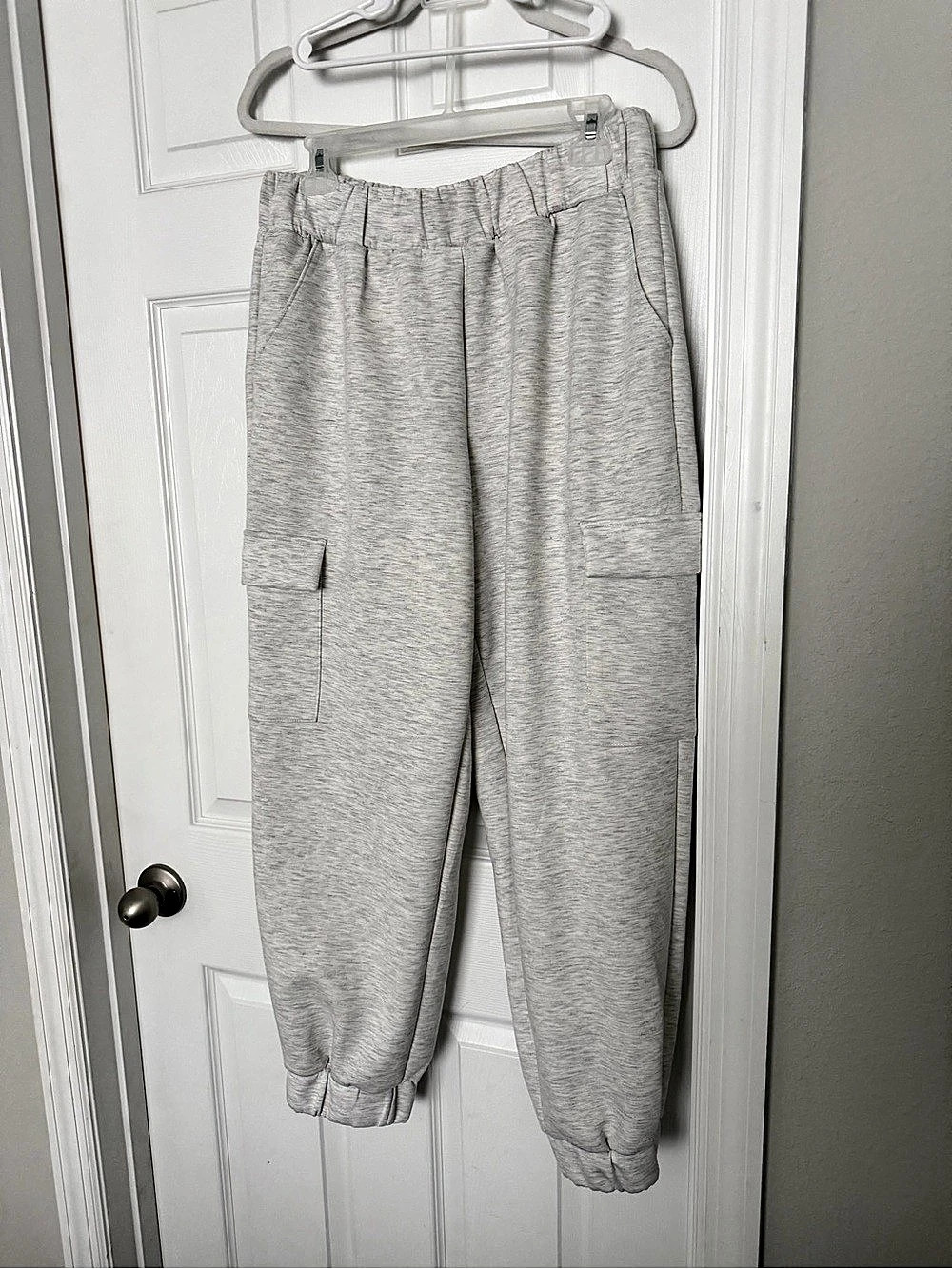 Express Women’s Heather Gray Cargo Jogger Sweatpants, Size Large.